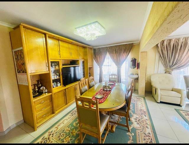 5 BEDROOM HOUSE FOR SALE IN LENASIA SOUTH